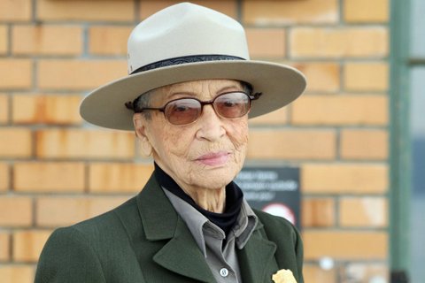 Betty Reid Soskin wearing National Park Service uniform.