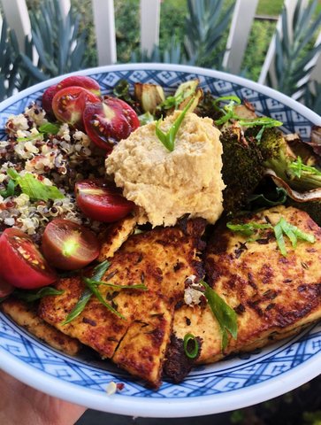 Bowl with tofu, tomato, greens and quinoa.